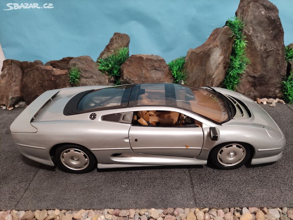 Prodám model 1:12 Jaguar XJ220