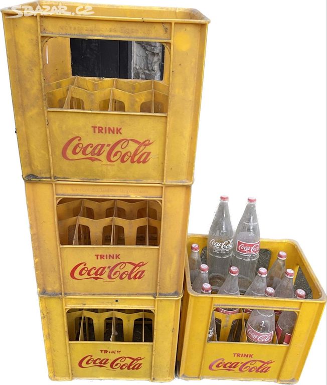 Coca Cola - bedny a láhve