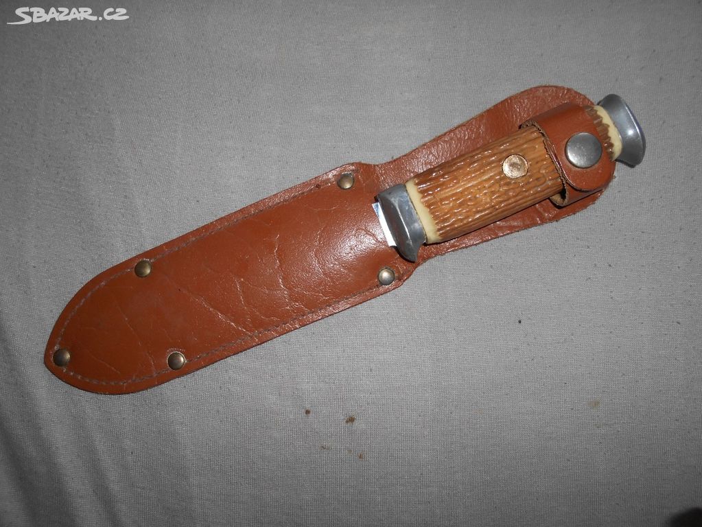 Starý, lovecký nůž s koženým pouzdrem k opasku