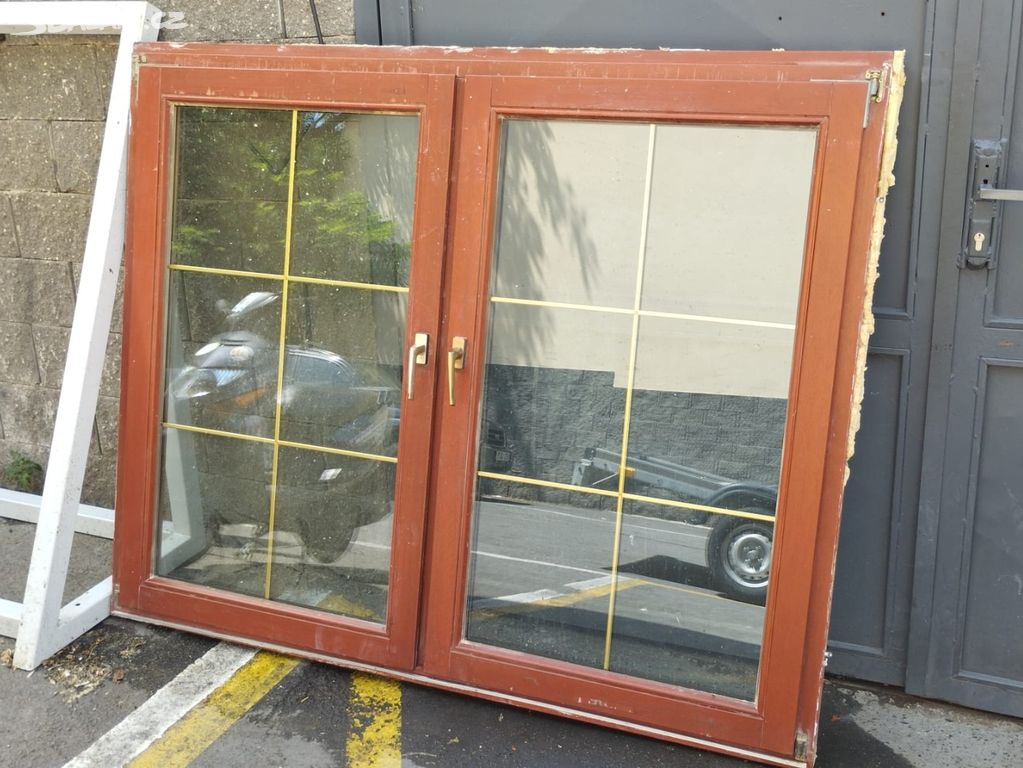 Dřevěné okno 170 (šířka) x 140 cm