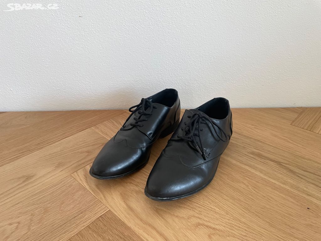 Černé kožené polobotky / boty Baťa 38