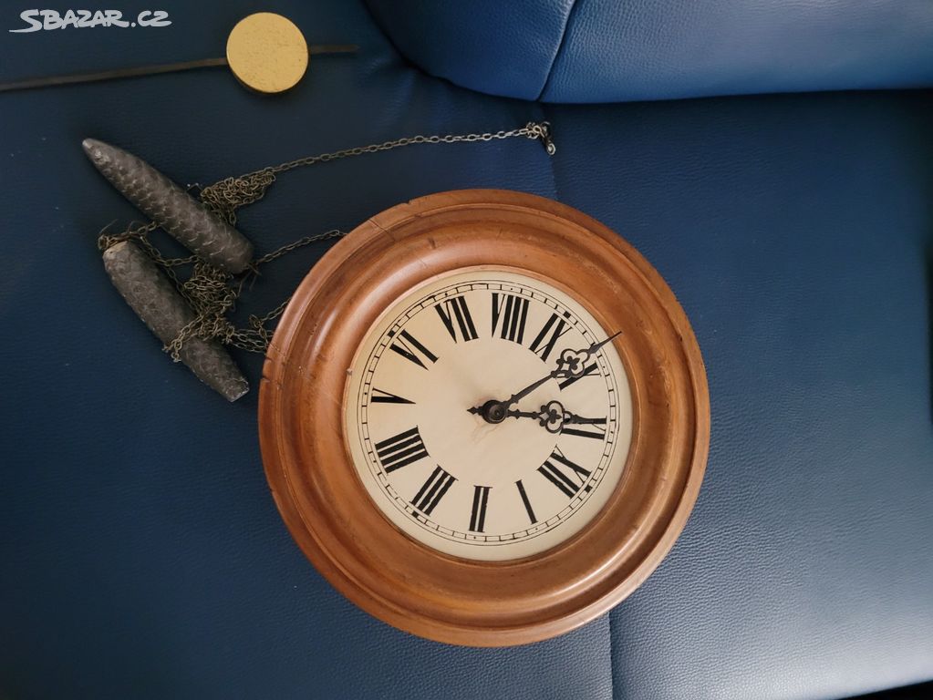 Kulaté  hodiny  starožitné