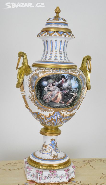 Zámecká porcelánová váza - ručně zdobená