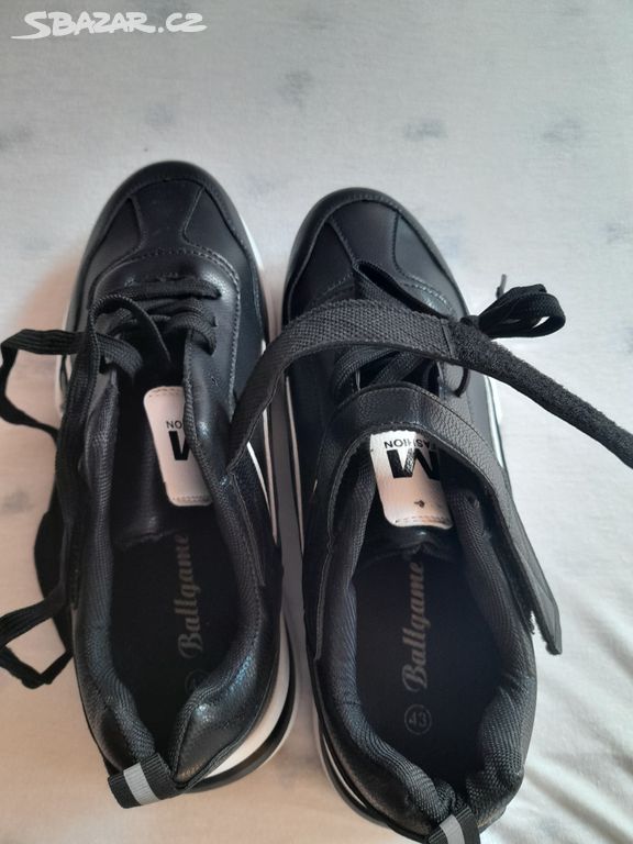 Nové černé boty vel. 40