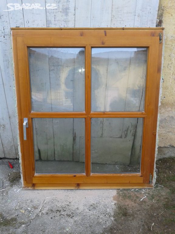 Dřevěné okno 110 x 125 cm