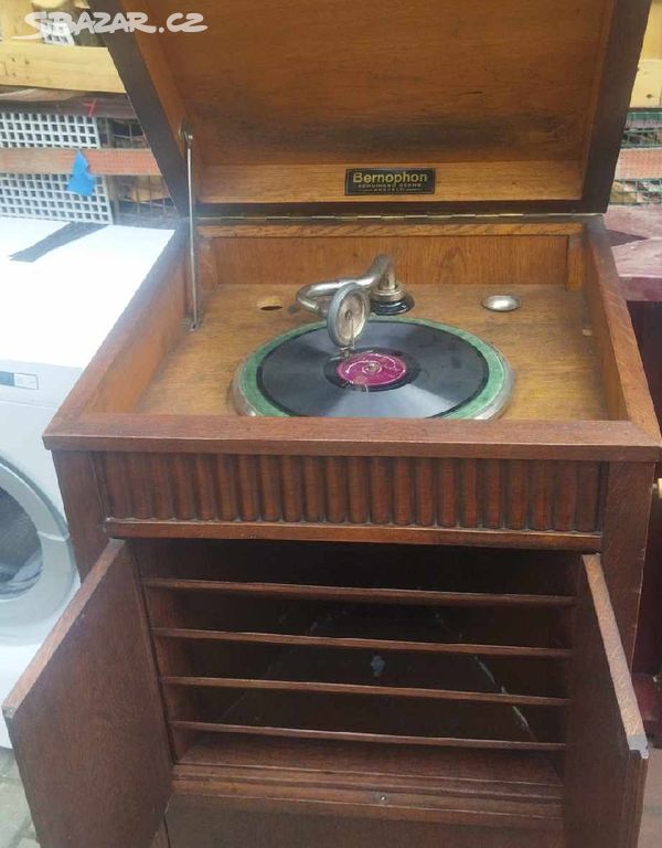 Starožitný skříňový gramofon