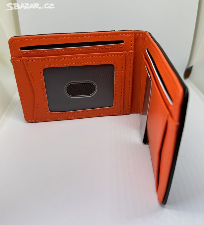 Černá kožená peněženka s oranžovým vnitřkem