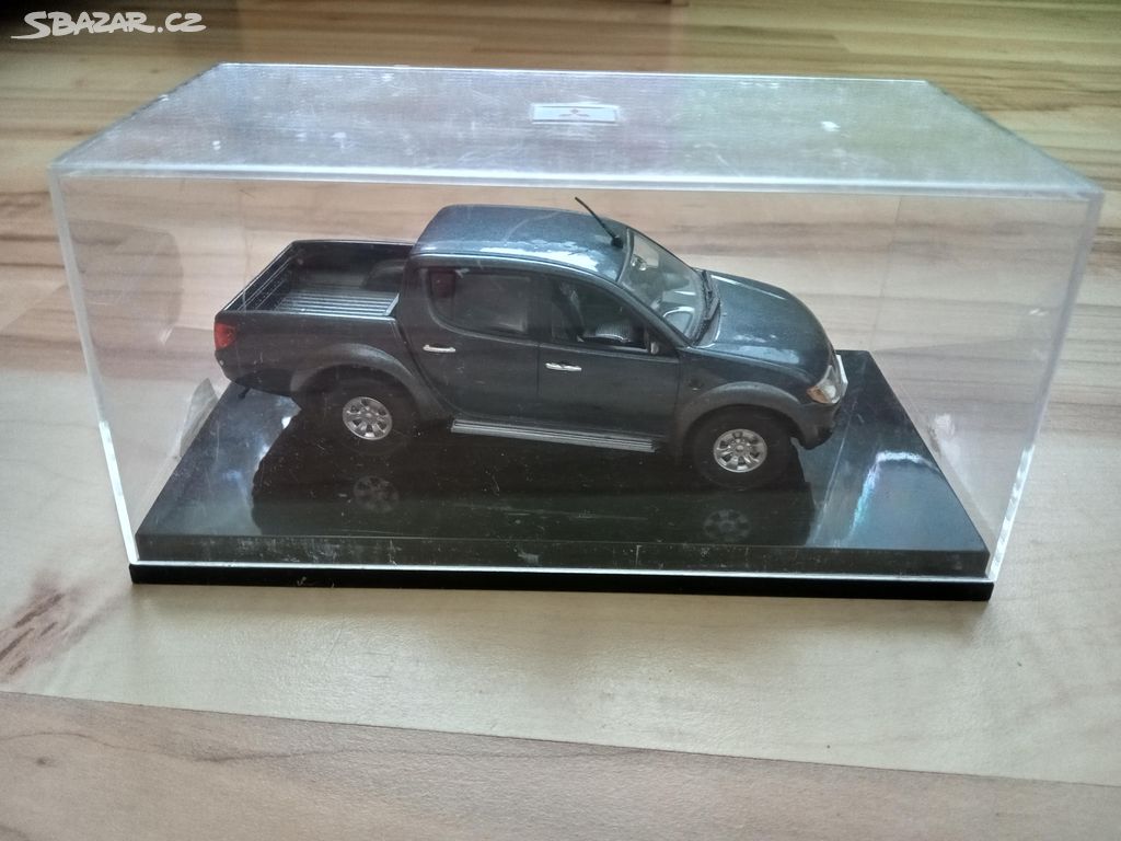 Model auta Mitsubishi L200 (1:43)