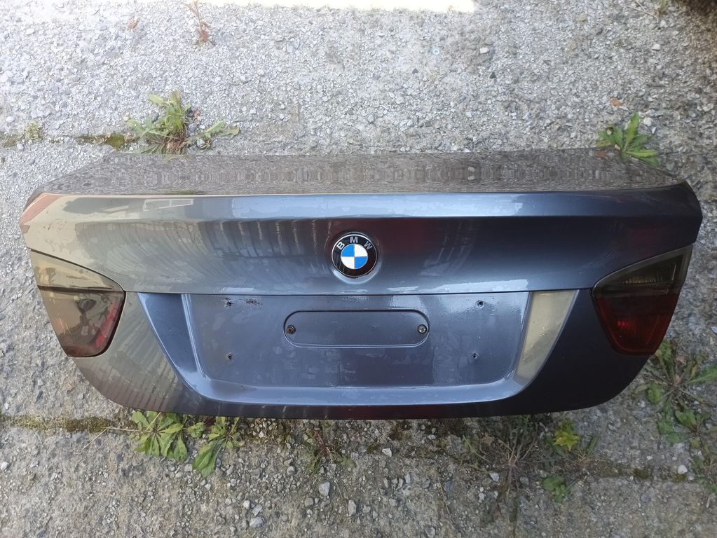 BMW E90 - Kufrové dveře