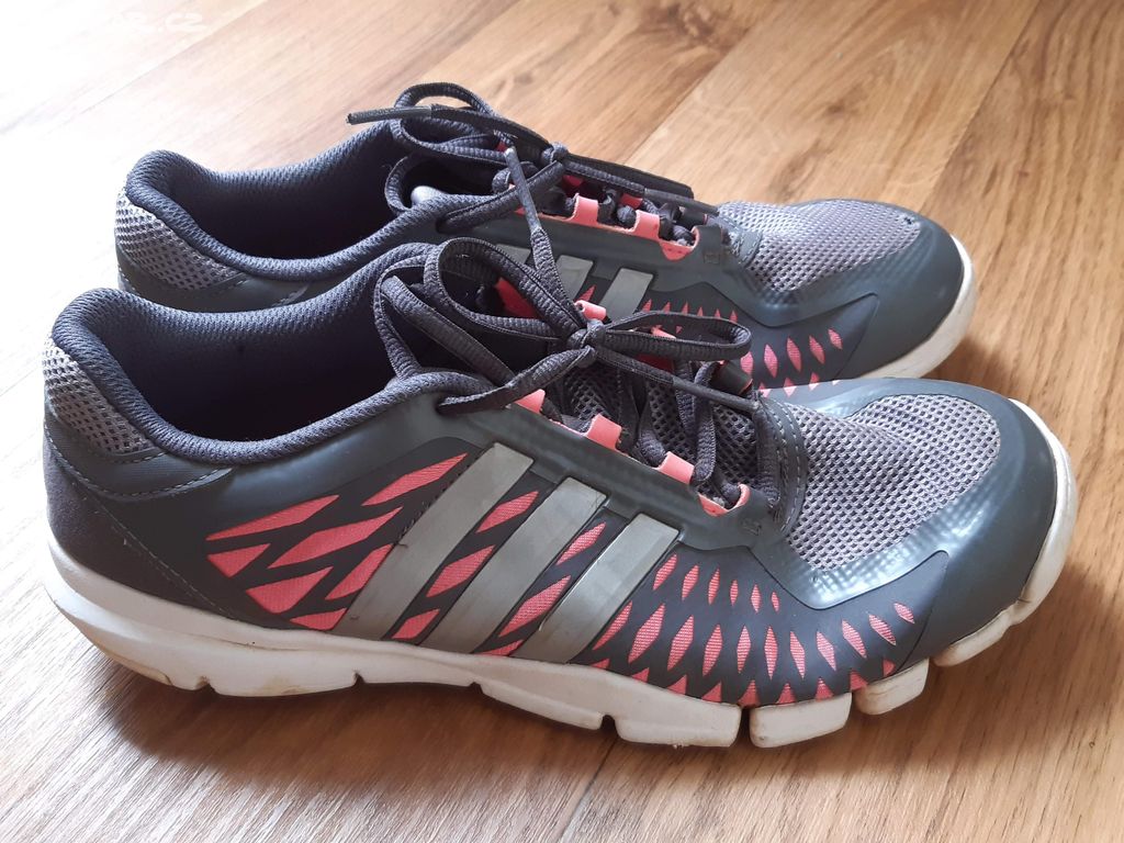 Sportovní běžecké boty Adidas vel. 40 s vadou