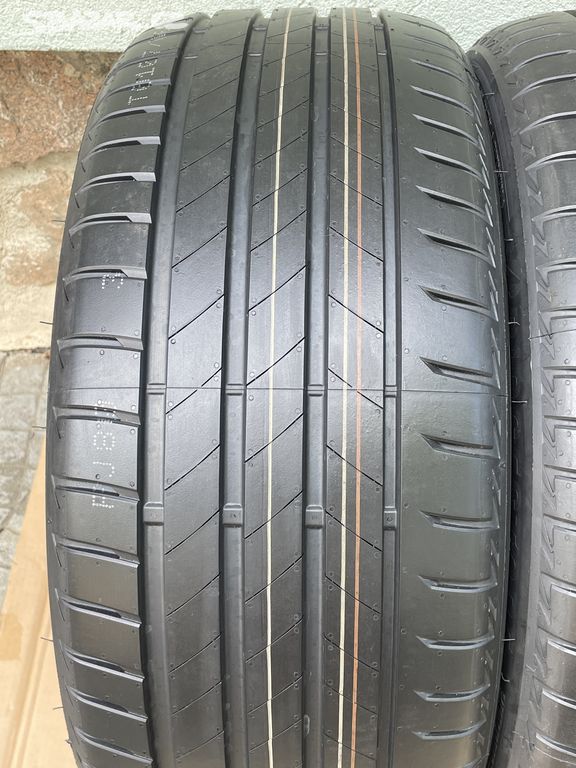 NOVÉ 255/40/20 101Y XL FR BRIDGESTONE T005 DOT2024