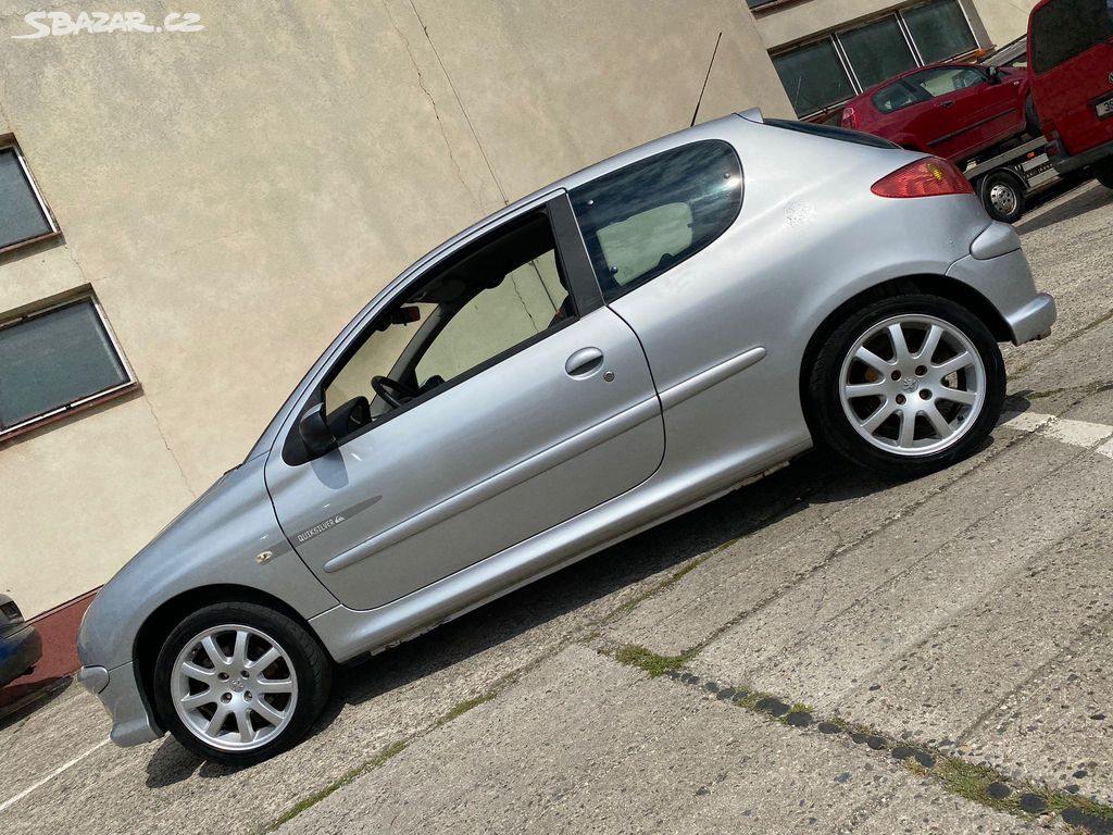 PEUGEOT 206 EDICE QUIKSILVER RV 2005 1.6 16V