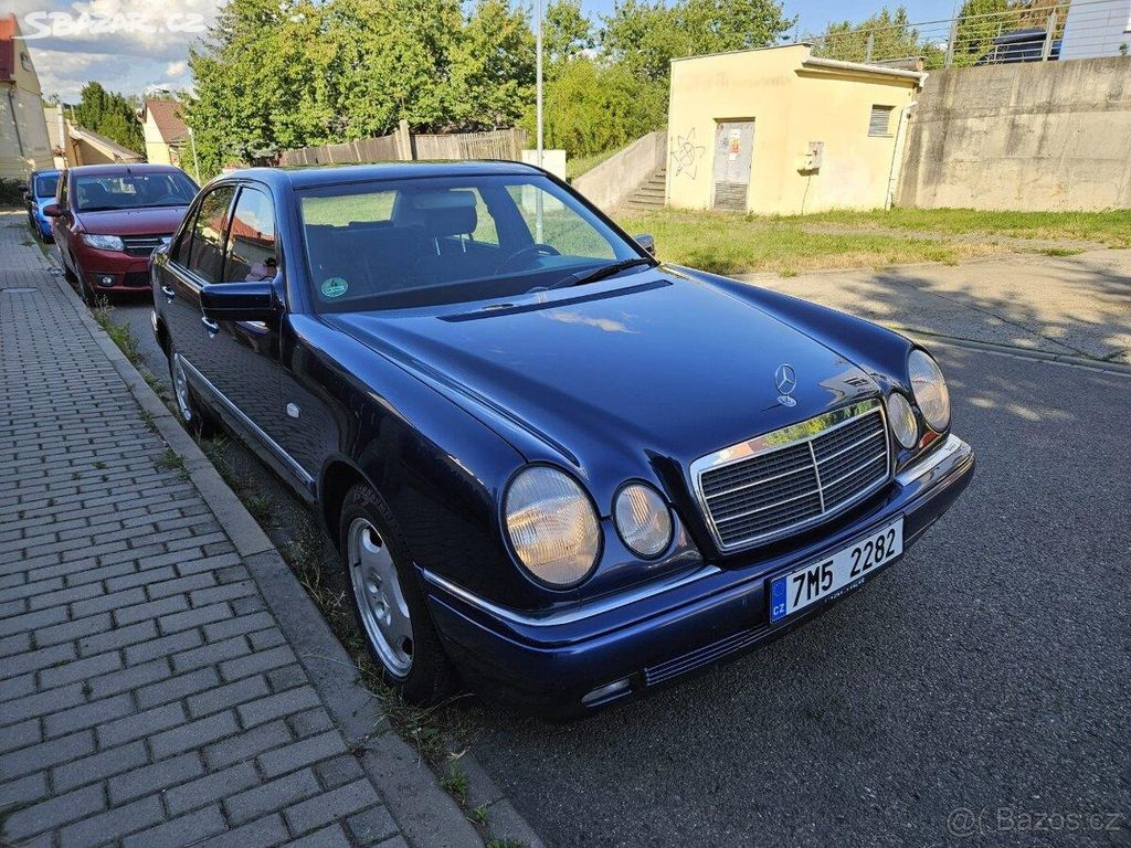 Mercedes-Benz Třídy E 2,1 Mercedes Benz E 240 W2