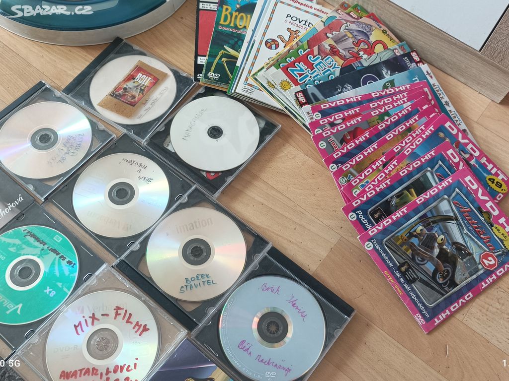 DVD a VHS, spoustu pohádek a filmů cca 120 ks