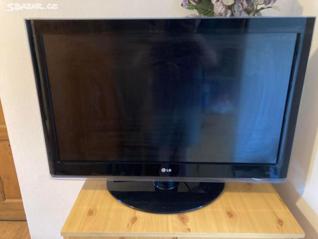 Televize LG 37LH4000-ZA + Držák na stěnu,Čti popis