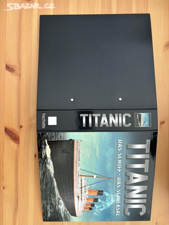 2 kusy pořadače Hachette Titanic