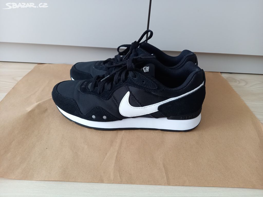 Tenisky Nike Venture Runner - velikost 40