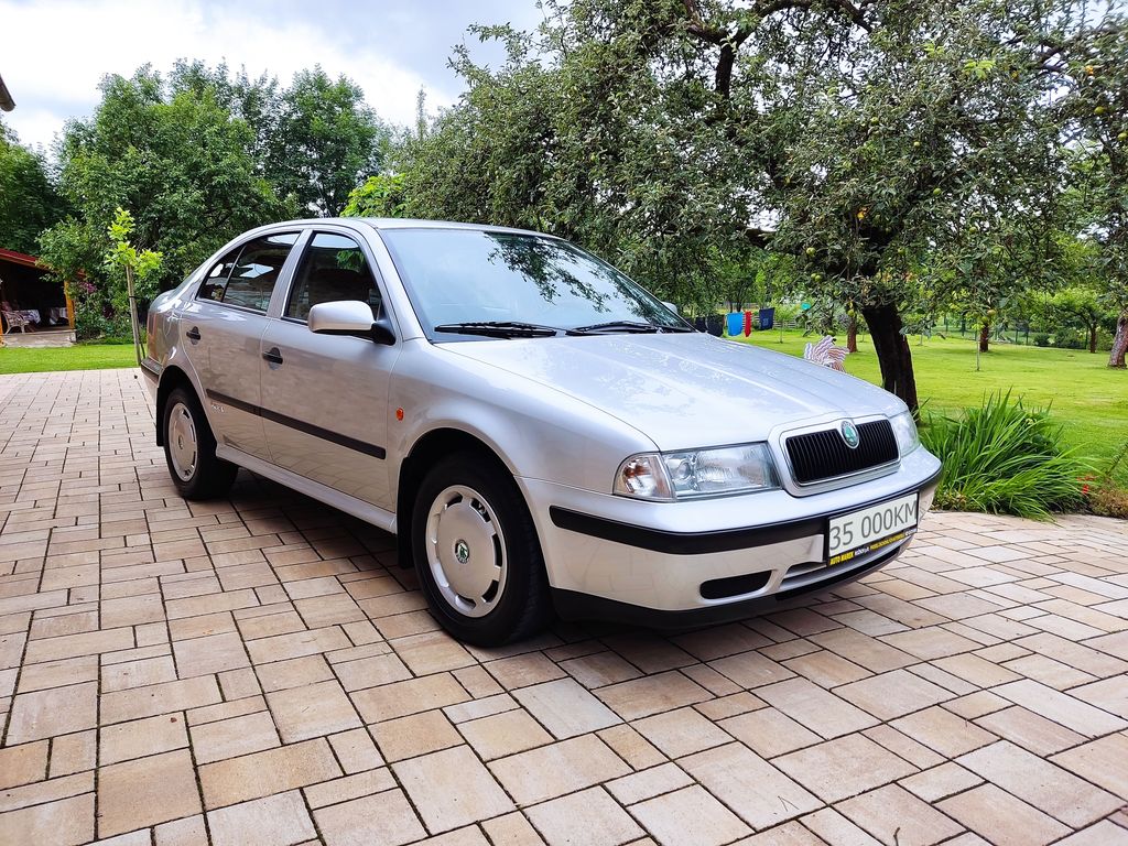 Škoda Octavia 1,6 MPI najeto pouze 35 000 KM