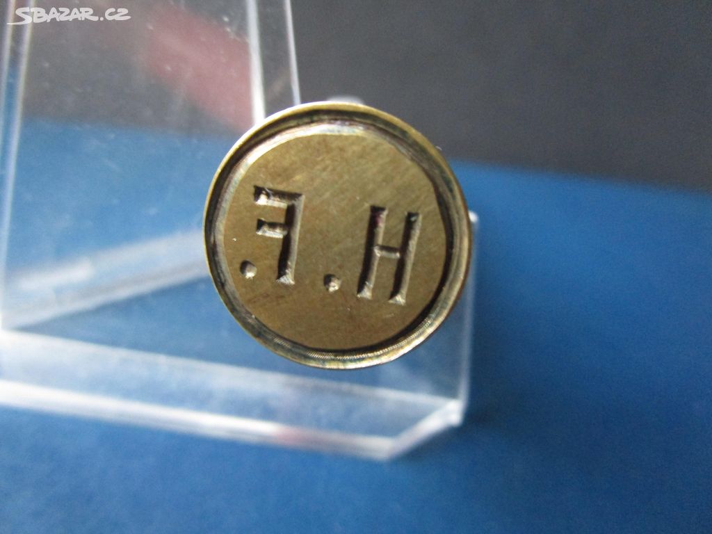 Staré pečetidlo s monogramem "H.F.",perfektní stav