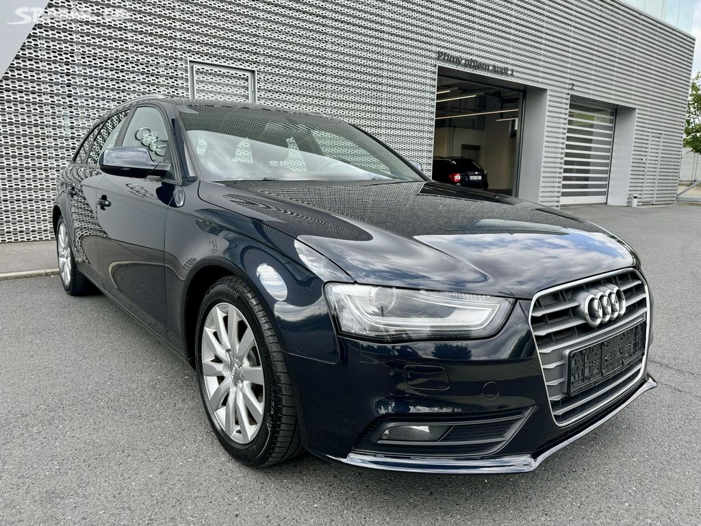 AUDI A4 Avant B8 2.0 TDI MANUÁL FACELIFT!!!