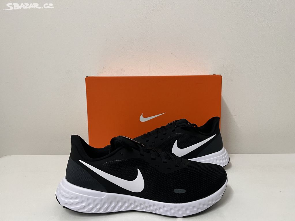 Nike Revolution 5 Black White vel.41/26cm