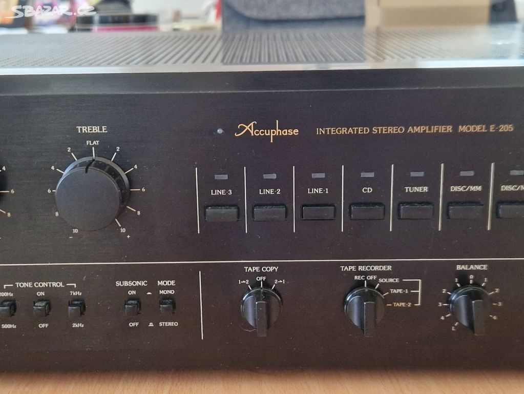 Accuphase e-205 integrovaný zesilovač