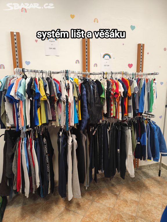 Systém lišt a věšáku ,kabinka a zrcadlo