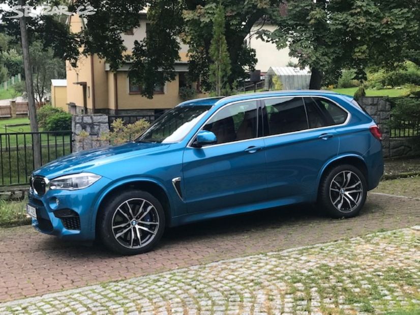 BMW X5M f85 , perfektní stav, 575 koní 8V sound