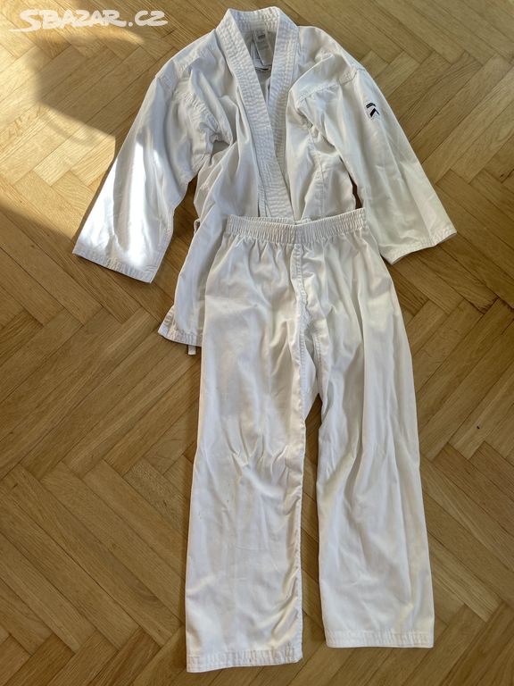 Kimono na karate judo Decathlon vel. 140