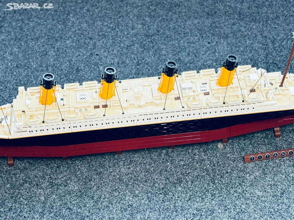 - LEGO Creator 10294 Titanic -