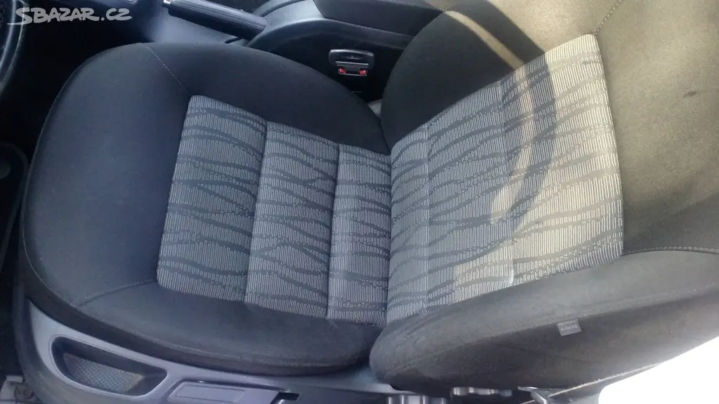 Škoda Octavia combi TDI 77kw rv 11/2011-CZ-TOP - fotka 5