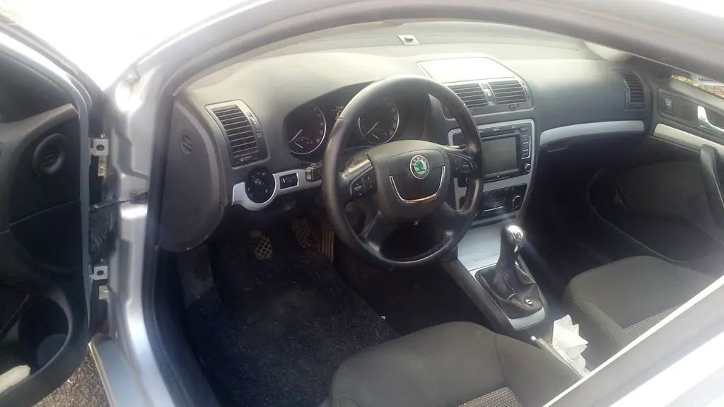 Škoda Octavia combi II TDI 77kW Elegance facelift - fotka 2