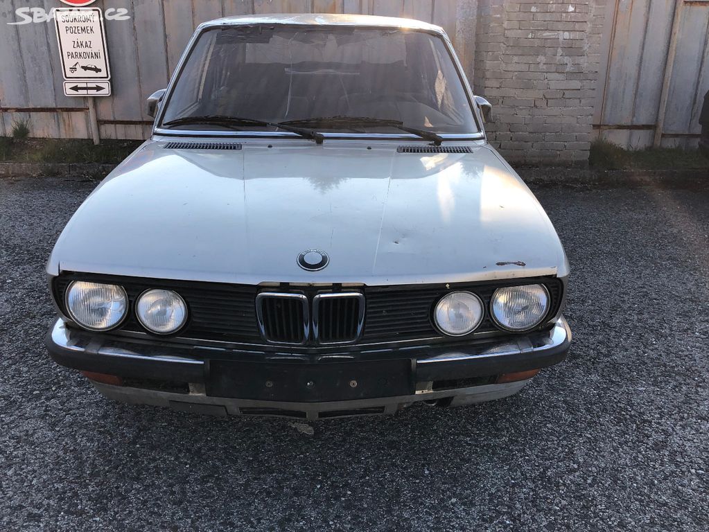 BMW 524td E28 nahradní díly s celeho vozu