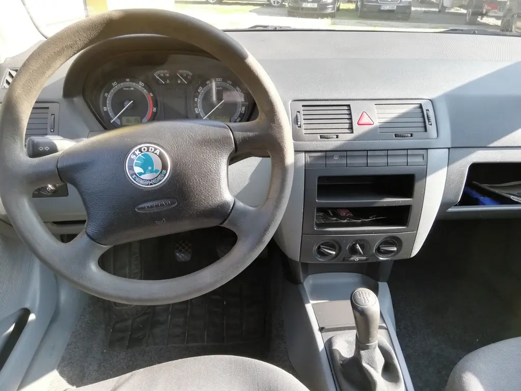 Škoda Fabia 1,2i, první majitel - fotka 5