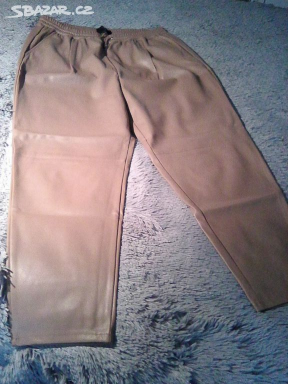 Nové krásné zateplené koženkové kalhoty, camel