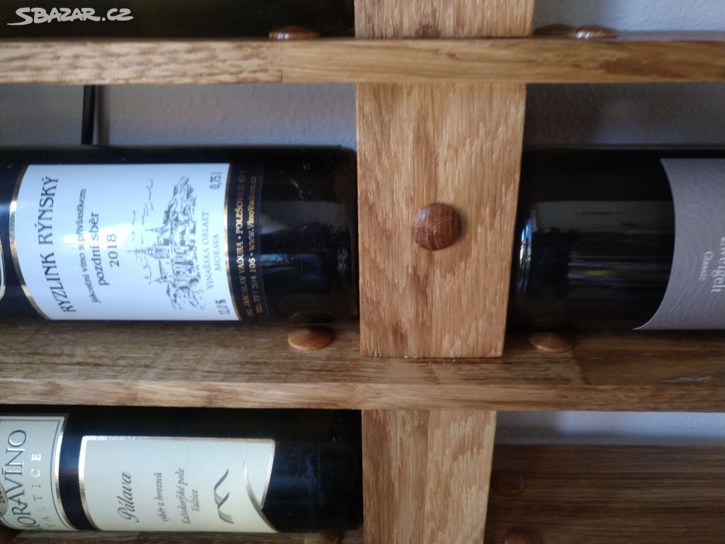 Designový stojan na víno masiv dubová spárovka