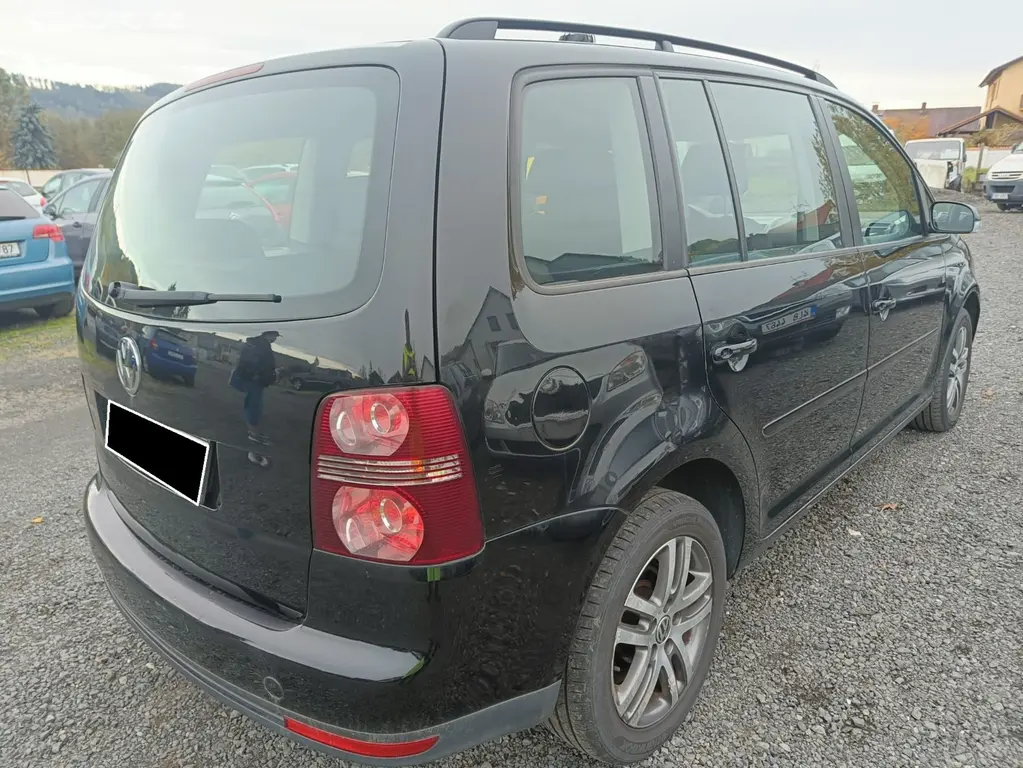 VW Touran 1,9 TDi * 7 - míst - fotka 3