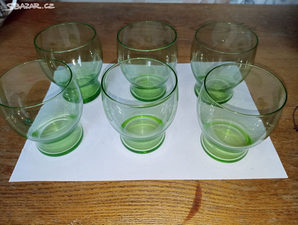 Zelené skleničky,napoleonky.