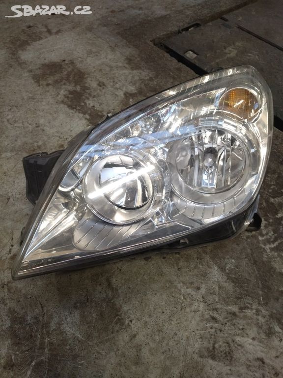 Přední světlo halogen Opel Astra H 1EG 270 370-41