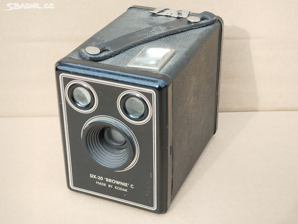 Starý fotoaparát Kodak Six-20 "Brownie"