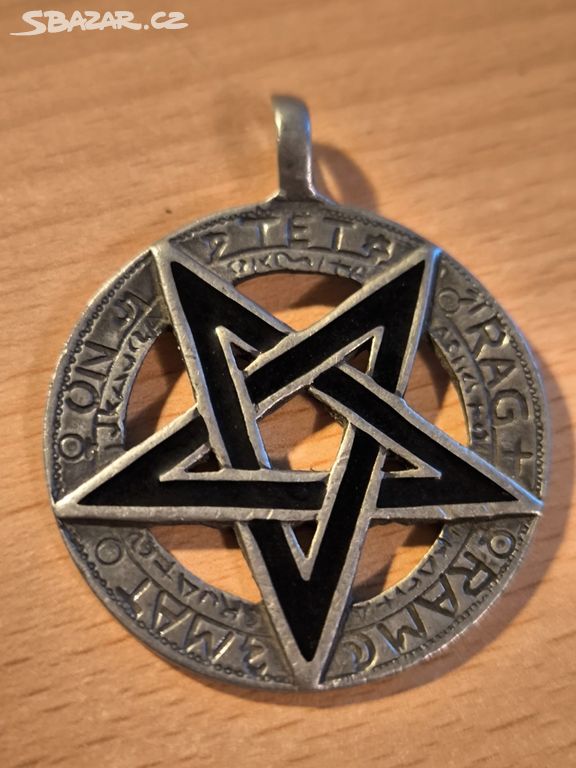 Esoterický přívěšek - pentagram.