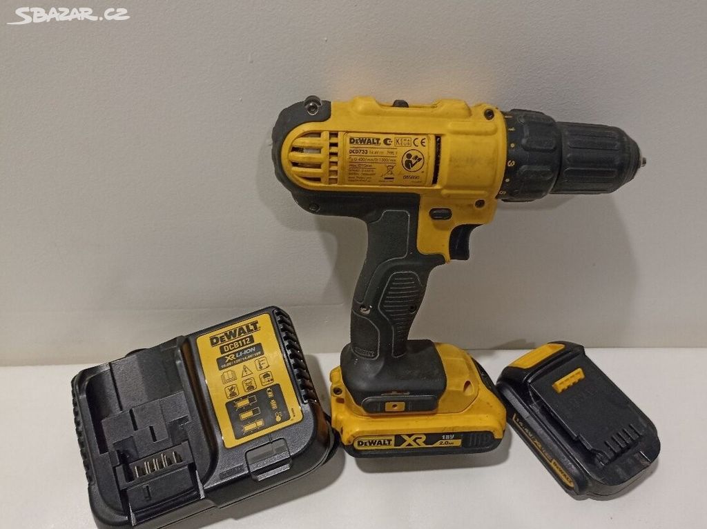 Kompaktní vrtačka/šroubovák DeWALT DCD790