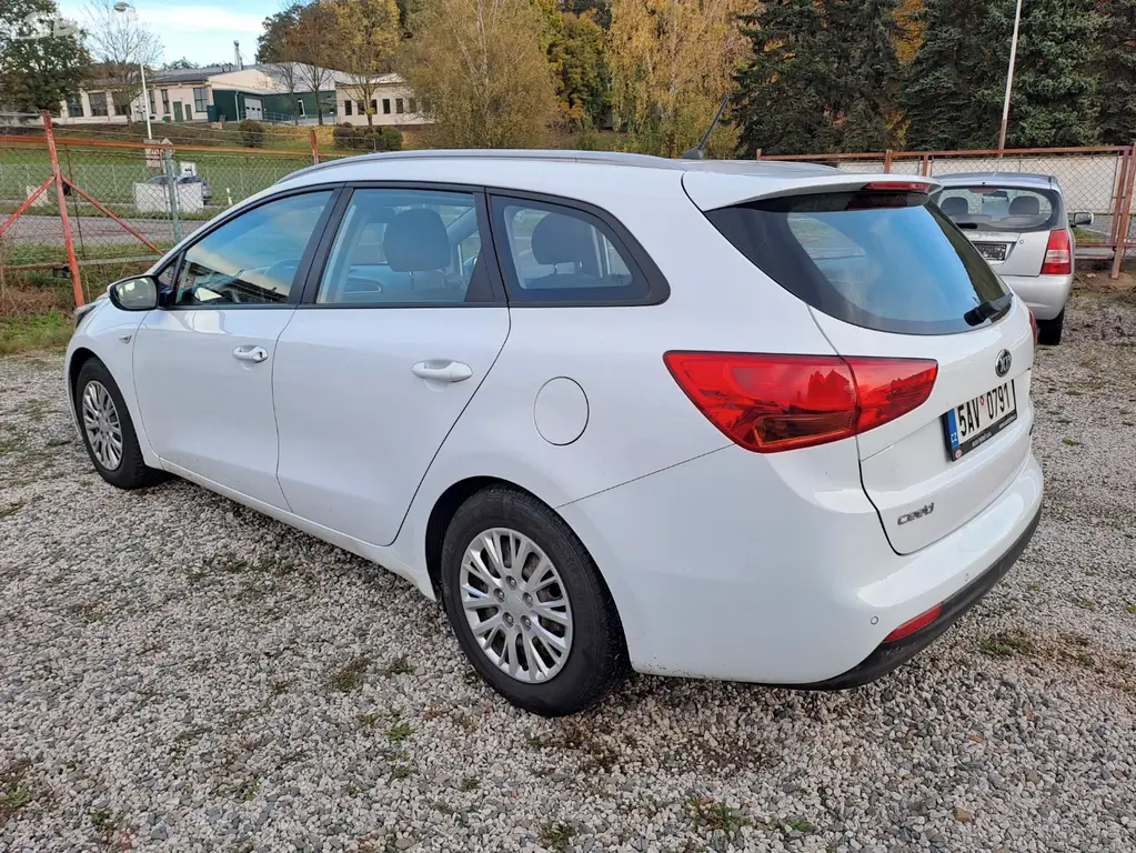 Kia Ceed 1,6 CRDI, 100 kW, SW - fotka 5