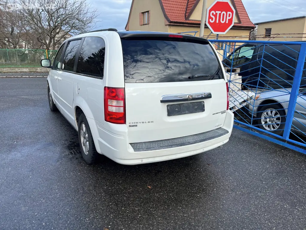 Chrysler Grand Voyager 2.8 CRDI, 7 sedaček automat - fotka 4