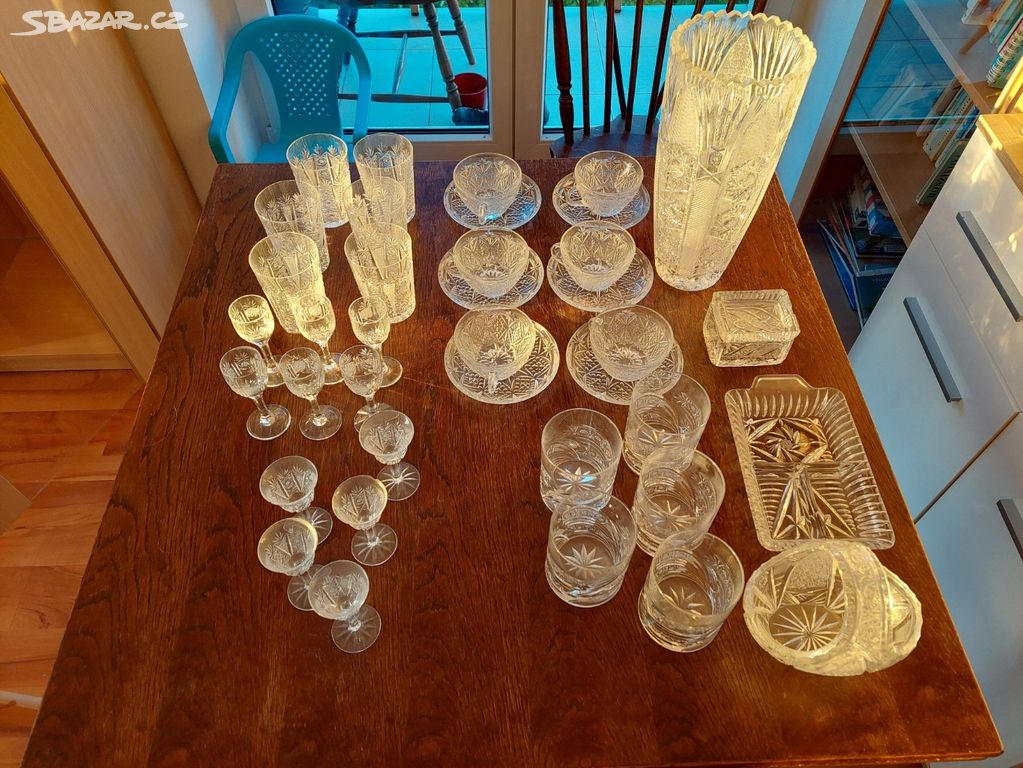 Sada broušeného skla (32 kusů)