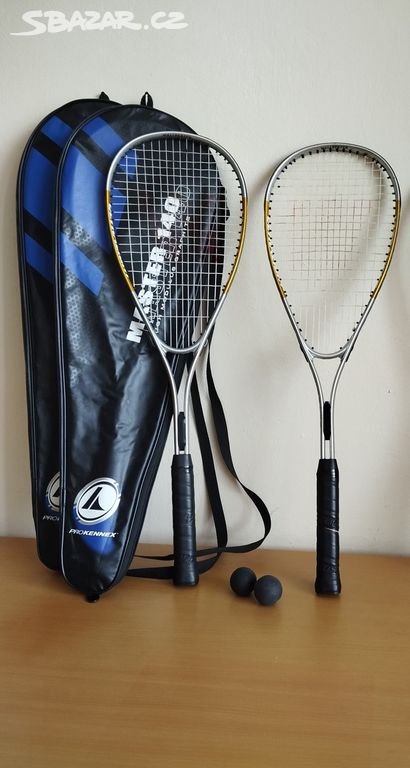 Tři squash rakety a jedna na tenis za cenu jedné
