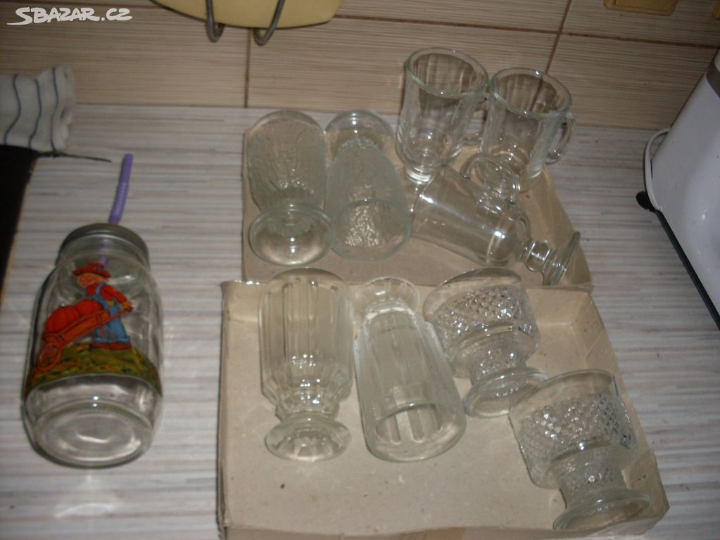 retro sklo poháry