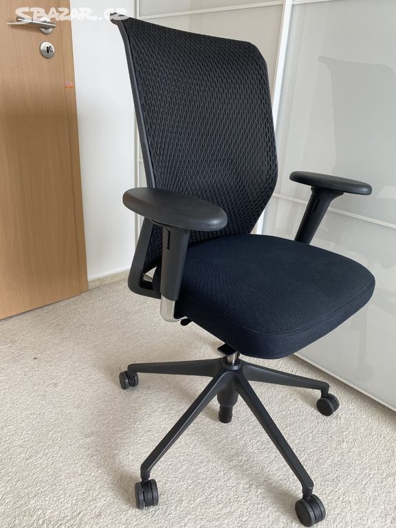 Kancelářská židle Vitra ID Mesh PC 25.000 ZÁNOVNÍ