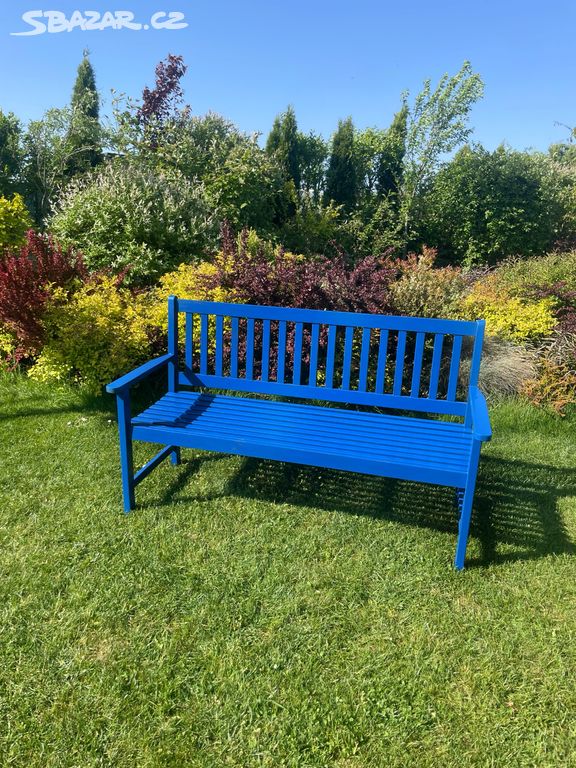 Tmavě modrá lesklá lavička