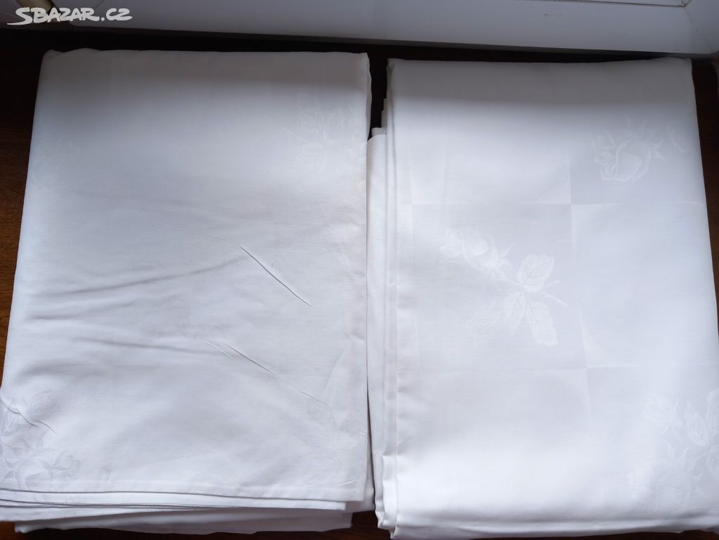 Nepoužité retro damaškové povlečení na dvě postele